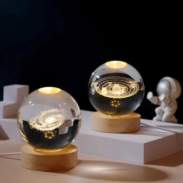 Lámpara Bola de Cristal Astronauta en Luna 43